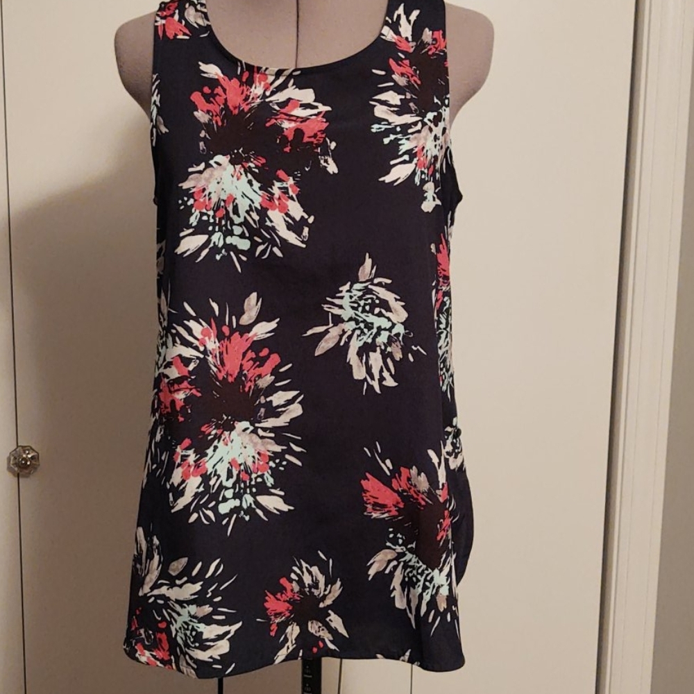 Banana Republic Hi-Low Button Side Tank sz M